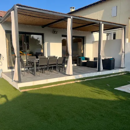 Avec Piscine En Camargue Villa Generac (Gard)