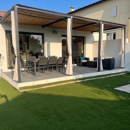 Avec Piscine En Camargue Villa Générac